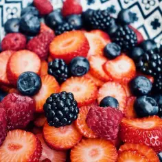 Jakie owoce jeść na diecie keto? Kompletna lista i porady