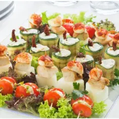 Ile jedzenia na 20 osób? Kompletny poradnik planowania menu