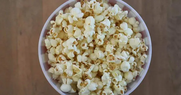 Popcorn w diecie: Zaskakująca prawda o zdrowych przekąskach